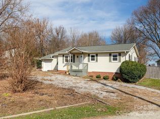 5057 Howard Gap Rd, Flat Rock, NC 28731