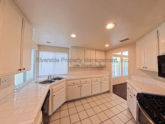 5th image of 8766 Morninglight Cir