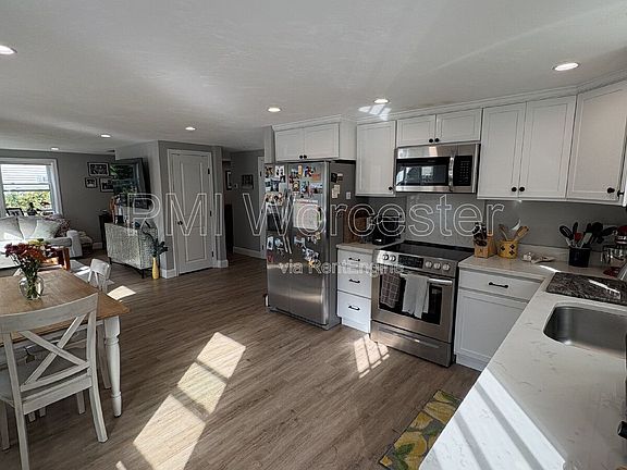 4th image of 9 Greenwood Dr