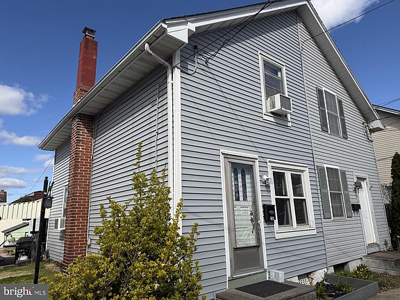 2nd image of 134 Cinder St