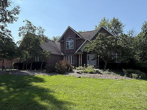 2nd image of 822 Evergreen Dr