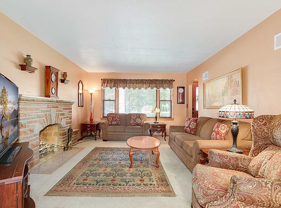 3rd image of 348 Jocelyn Pl