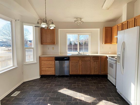 4th image of 204 N Turtle Dove Way