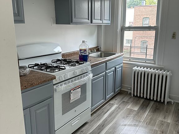 2nd image of 119 S 13th Ave