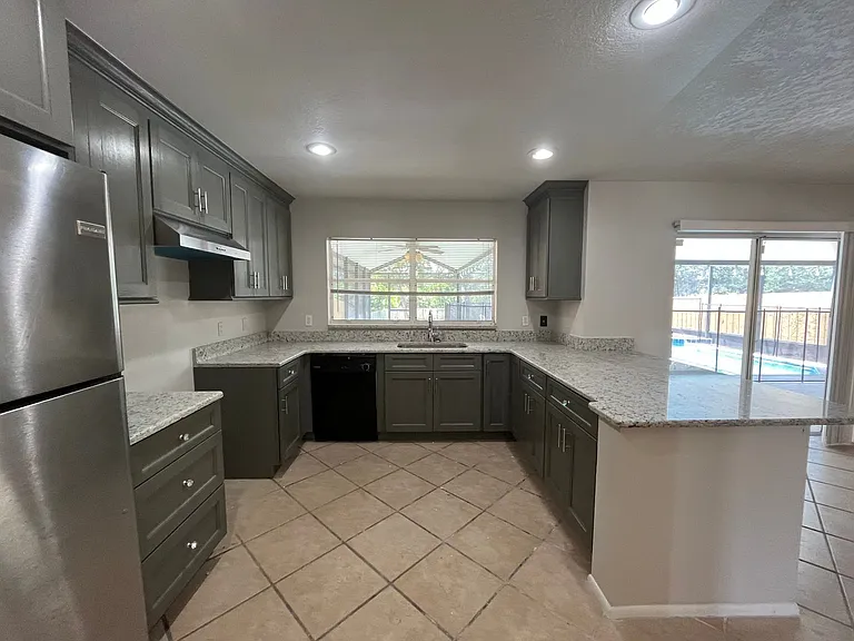 820 Stonechapel Ct — Photo 7