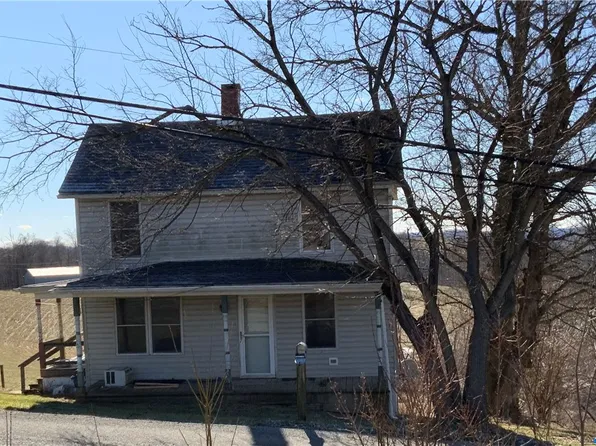 1910 E Finley Dr, Claysville, PA 15323