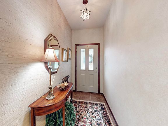 5th image of 505 Avital Dr NE
