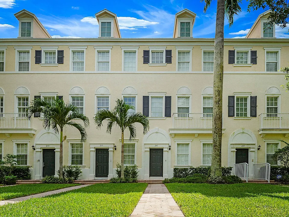 241 E Thatch Palm Cir