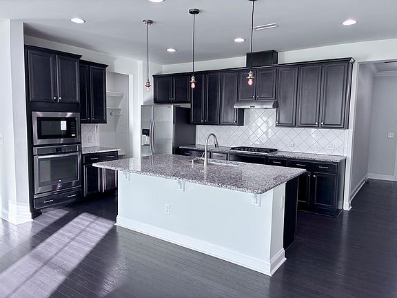 5th image of 1056 Midvale Ave