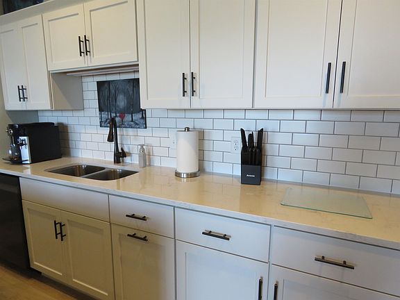 5th image of 211 Linden Ln
