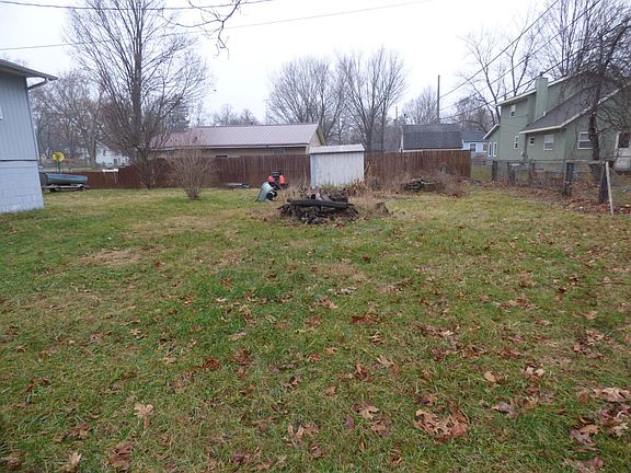 4th image of 1641 Superior St