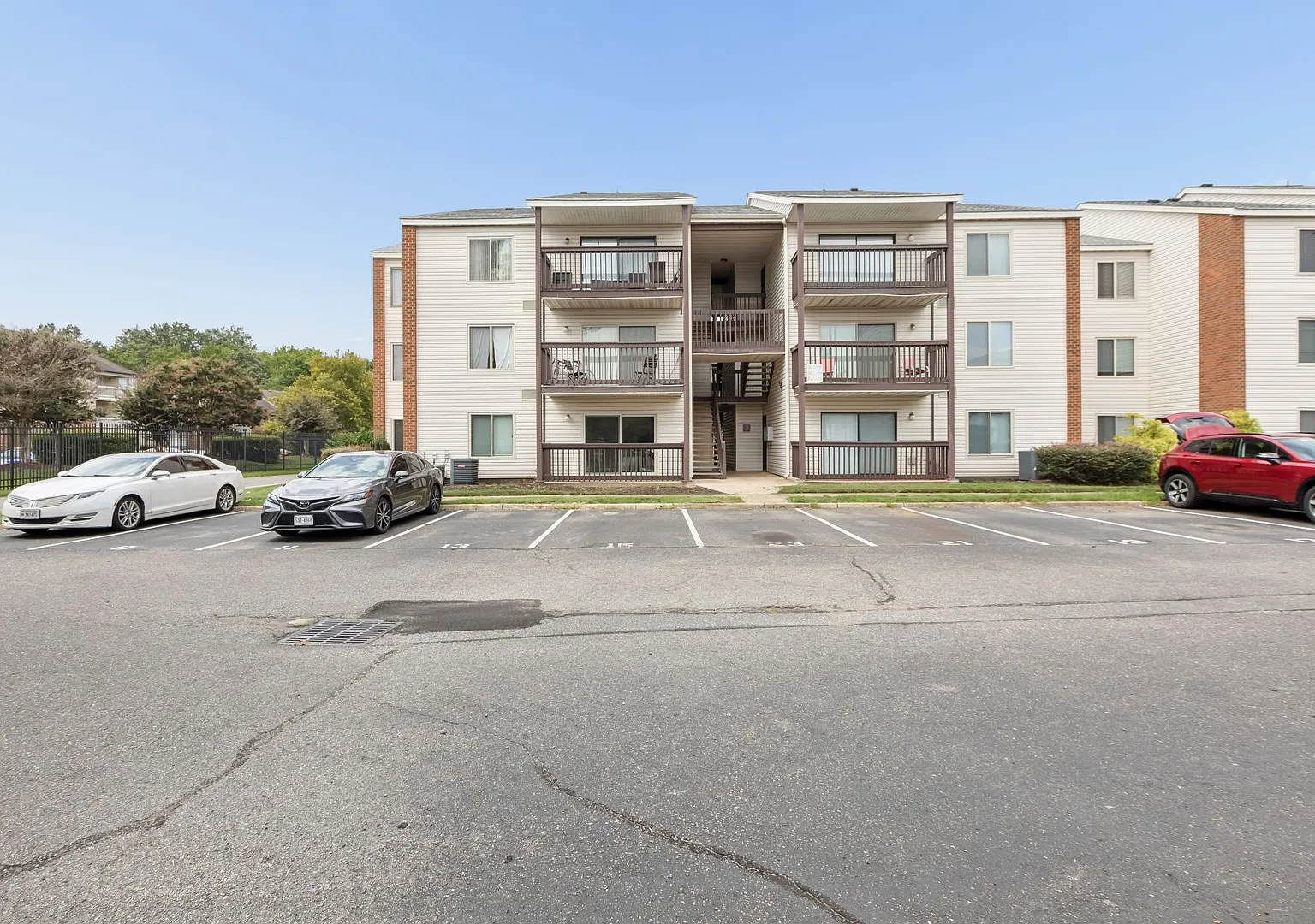 Hampton Condo-Ready Now — Photo 3