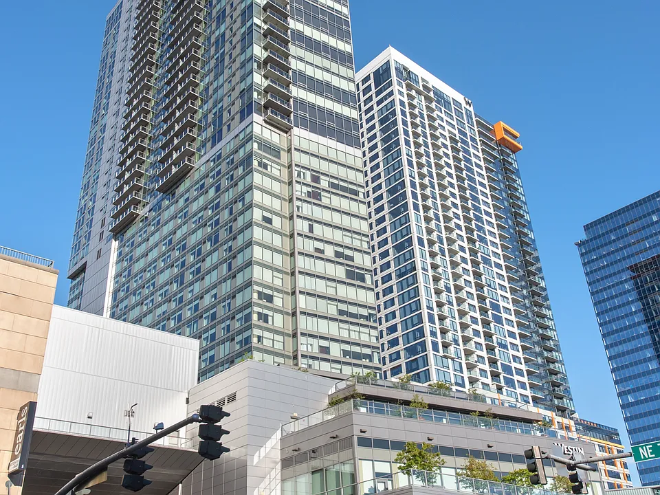650 Bellevue Way NE #4006