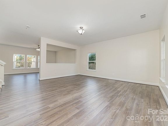 2nd image of 11015 Kinnairds St