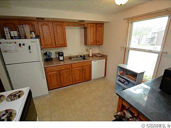 3rd image of 81 Willowick Dr