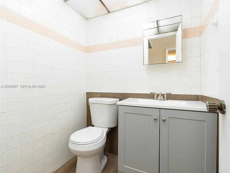 6450 Collins Ave #406 — Photo 9