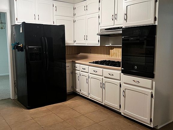 Kitchen - Right View