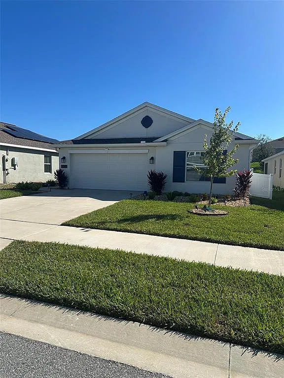 4 bed, 2.0 bath, 1841 sqft, $2,600 — Photo 2