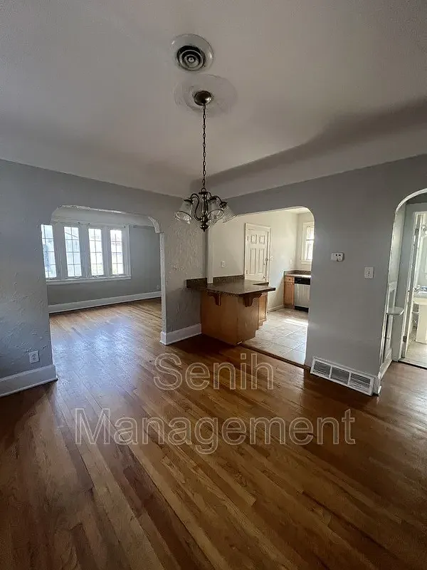 2 bed, 1000 sqft, $1,010 — Photo 2