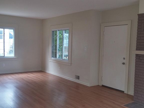 3rd image of 535 Roslyn Ave