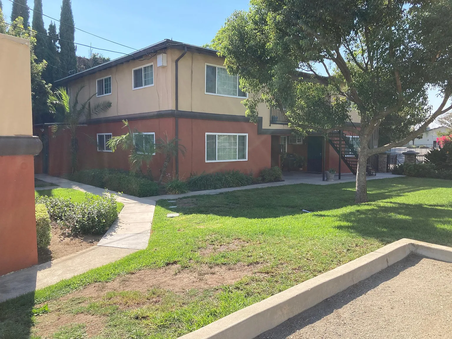 2 bed, 900 sqft, $1,900 — Photo 2