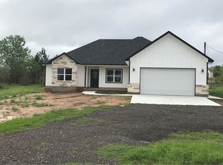 110 Davy Crockett Rd, Paige, TX 78659