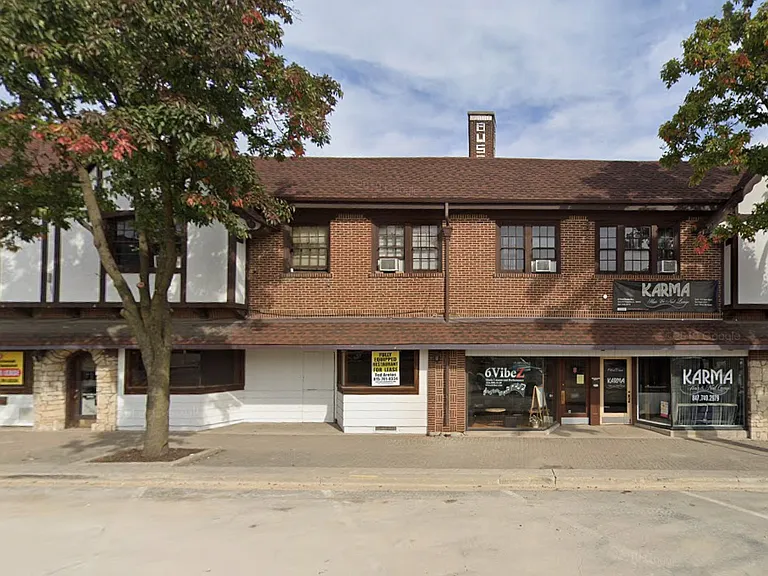 16 W Busse Rd #8 — Photo 1