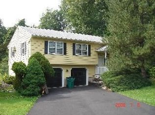 46 Scenic Dr, Poughkeepsie, NY 12603