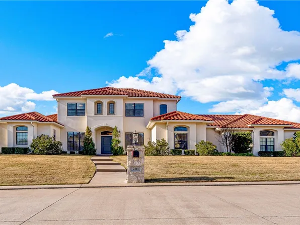 201 Stone Forest Dr, Woodway, TX 76712