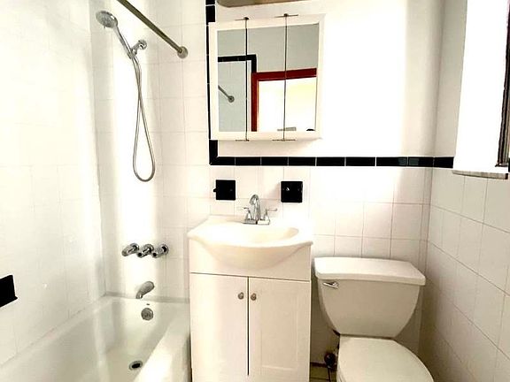 3rd image of 22 W 77th St #47G