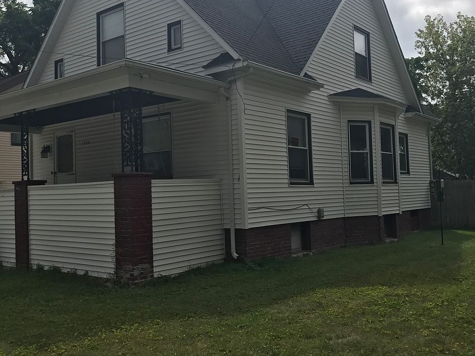 1st image of 1739 Barnard St