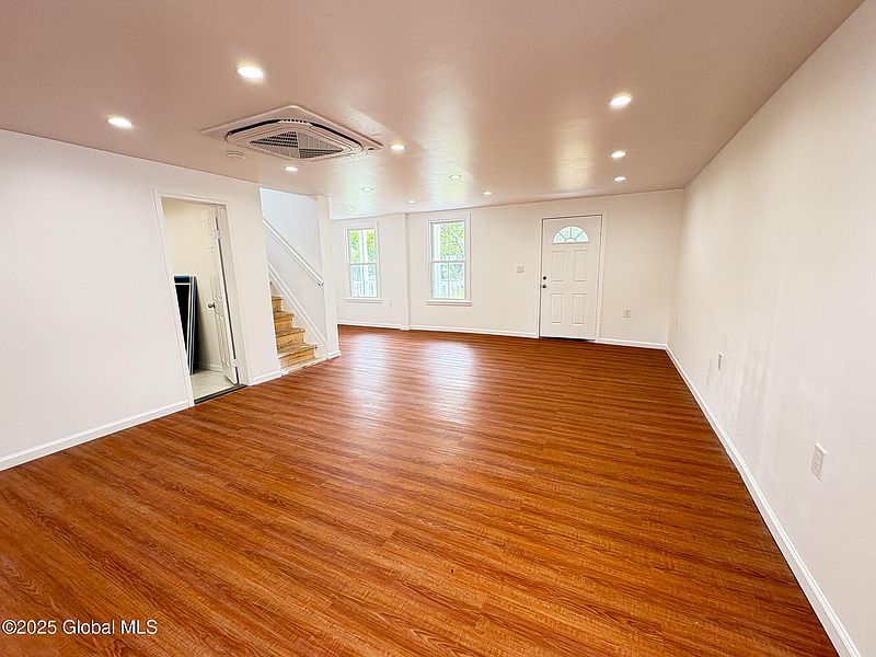 4th image of 27 Major Dickinson Avenue