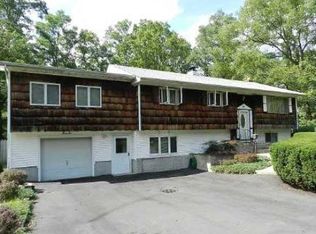 46 Magnolia Dr, Selden, NY 11784