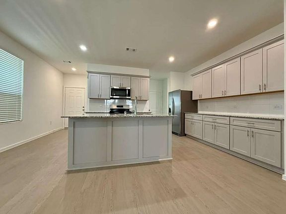5th image of 15349 Dapple Bluff Ln