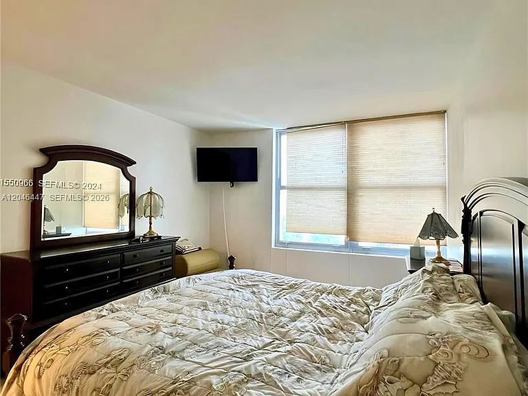 2899 Collins Ave #905 — Photo 9