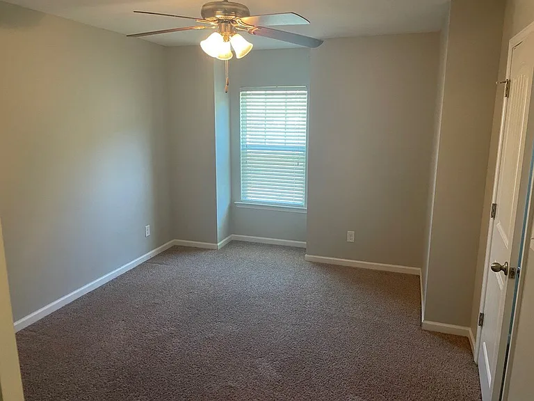1090 Rockdale Blvd — Photo 8