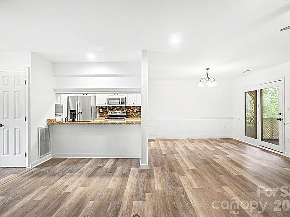 3rd image of 123 Cedar Holw