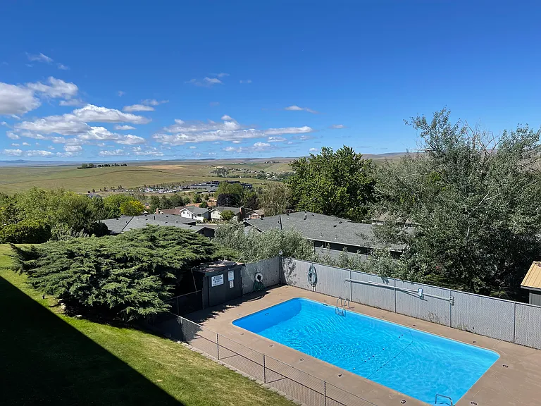 Sparkling seasonal pool and year-round stunning views!