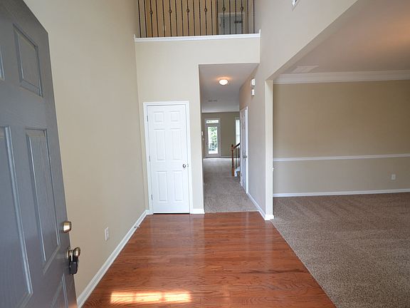 3rd image of 555 Briarhurst Ct