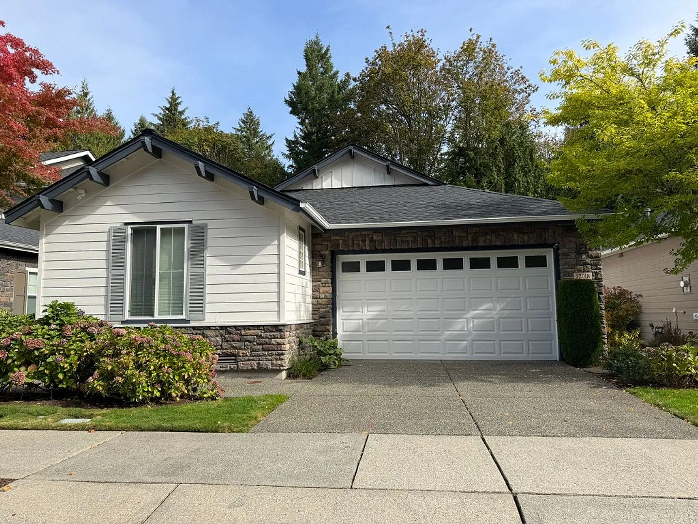 2Bd/2Ba Redmond Home — Photo 1