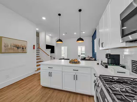 3rd image of 3415 Yellowstone Blvd