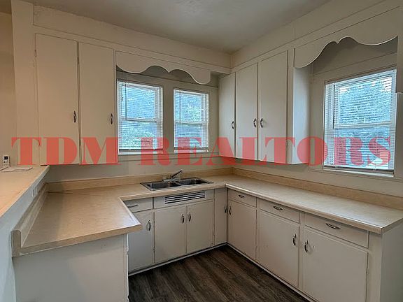 2nd image of 419 Clinton St #421-1/2
