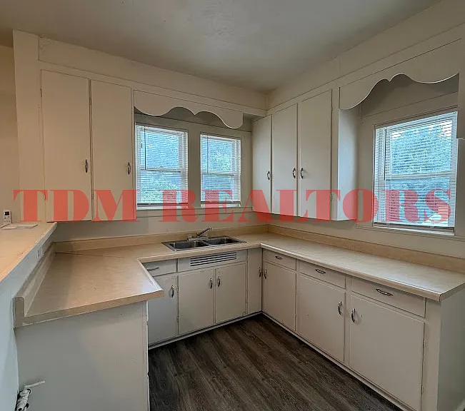 419 Clinton St #421-1/2 — Photo 2
