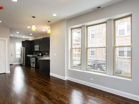 4th image of 3339 W Van Buren St
