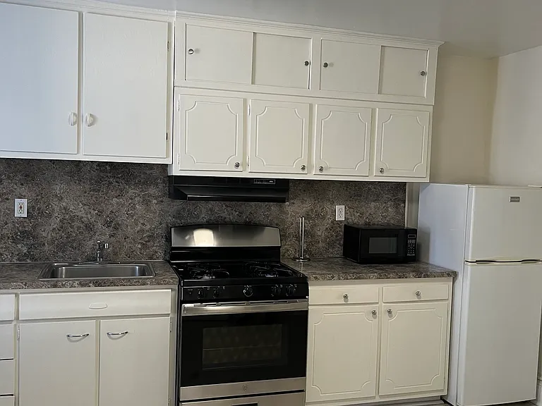 2144 Catharine St #2 — Photo 1