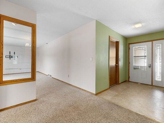 5th image of 1410 1st St NE