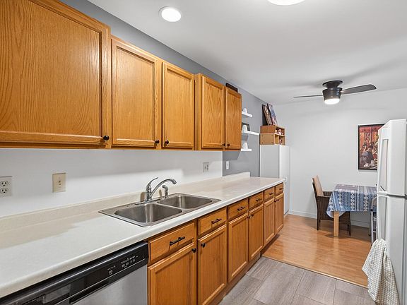 5th image of 1304 W Medicine Lake Dr APT 119