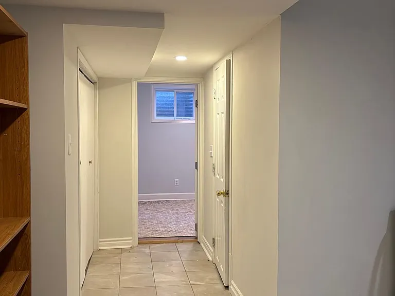 1483 Princeton Cres — Photo 10