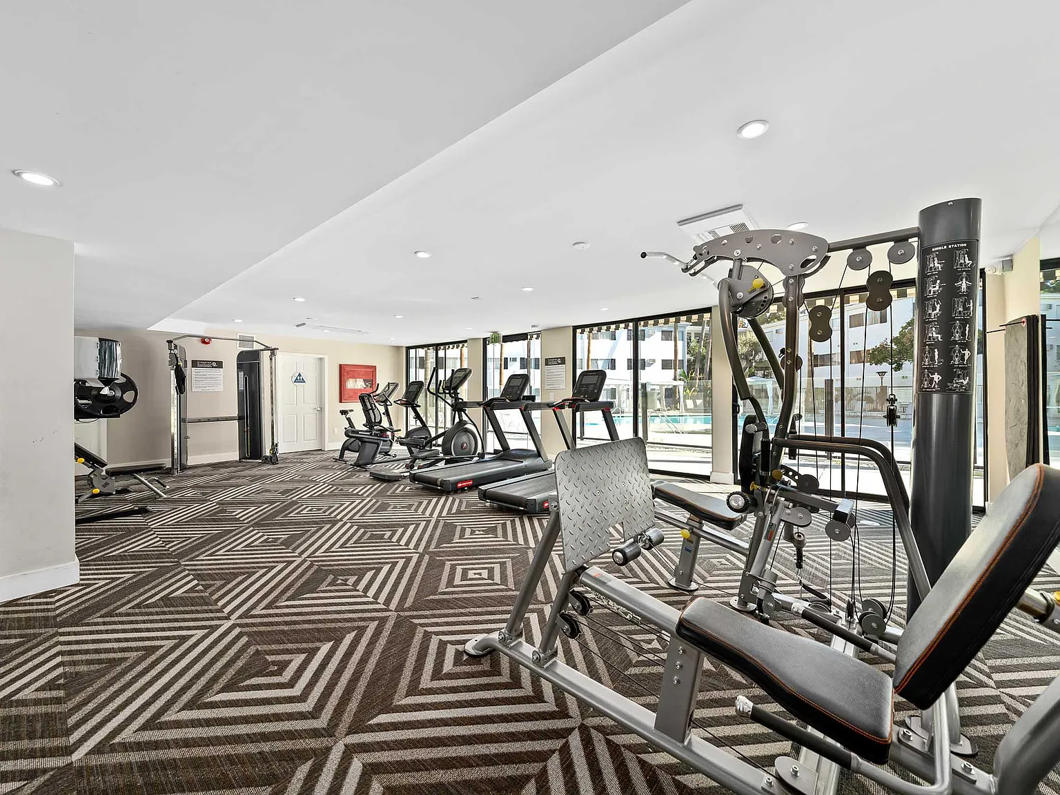 Summerview Beach Resort Luxury Apartments — Photo 3