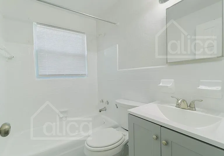 801 N Sapodilla Ave #1 — Photo 14